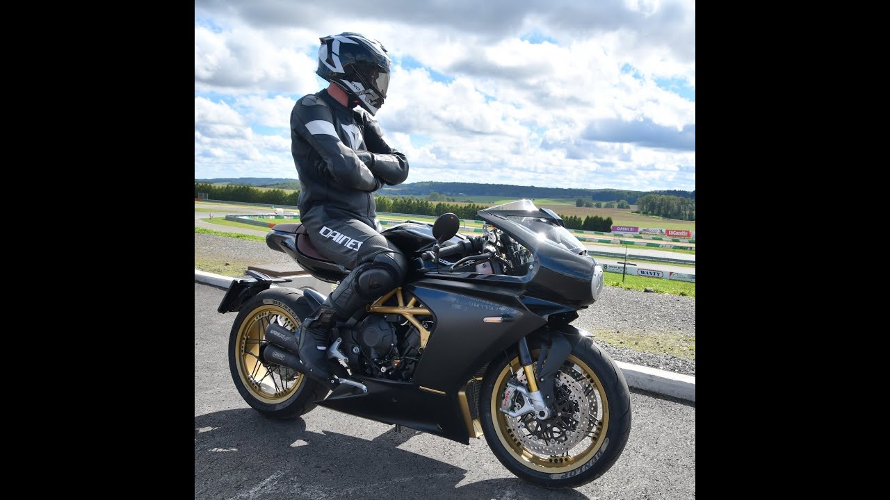MV Agusta Superveloce 800 : elle est de toute beauté ! #mvagustasuperveloce800 #mvagusta