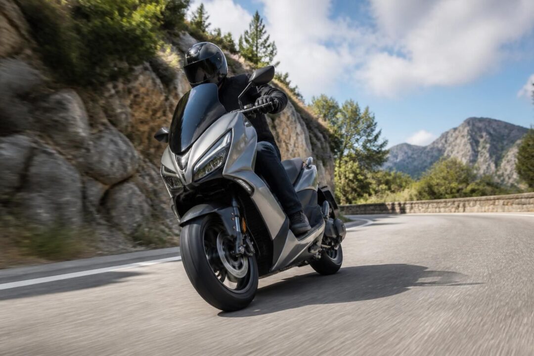 découvrez l'essai complet de la peugeot 125 pulsion gt, un scooter au design dynamique et à la performance affirmée, qui révèle toute la puissance du lion.
