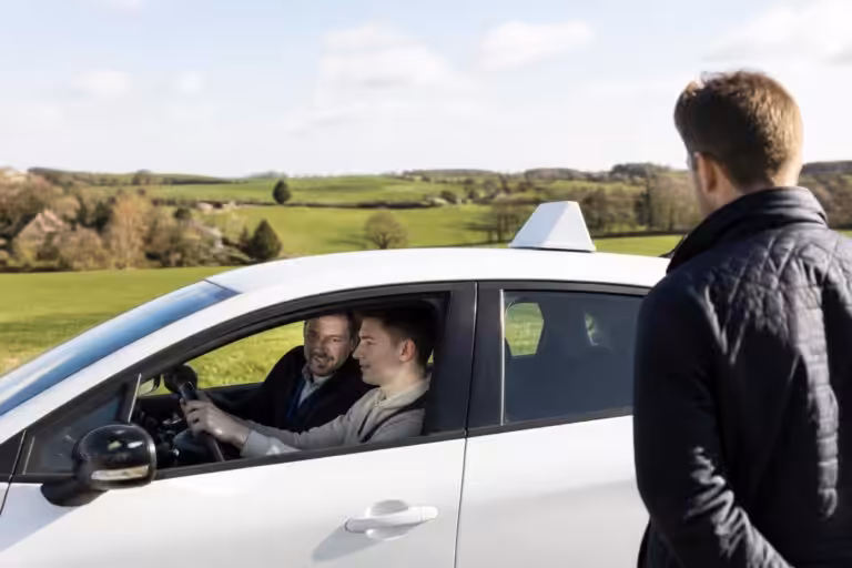 découvrez notre auto-école à marseille en beauvaisis offrant un service de transfert de formation pour faciliter la continuation de votre apprentissage de la conduite en toute simplicité.