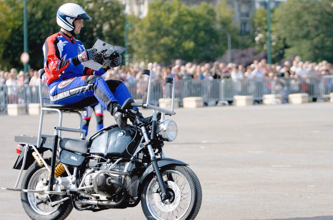 PORTRAIT. De la Bretagne à la gloire mondiale : le parcours fulgurant de Mathieu Gines, champion du monde de moto