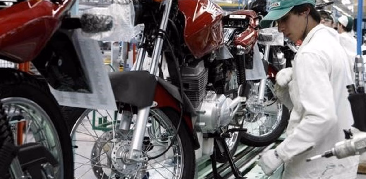 Aperçu — Yamaha MT-07 (2014) - moteur bicylindre 689 cm³ et caractère mécanique